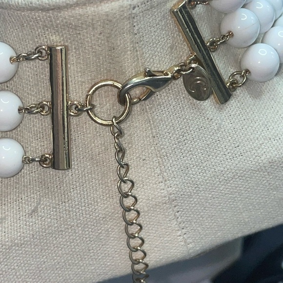 Charming Charlie 3 strand acrylic gradient beads black/white/goldtone - Picture 5 of 6